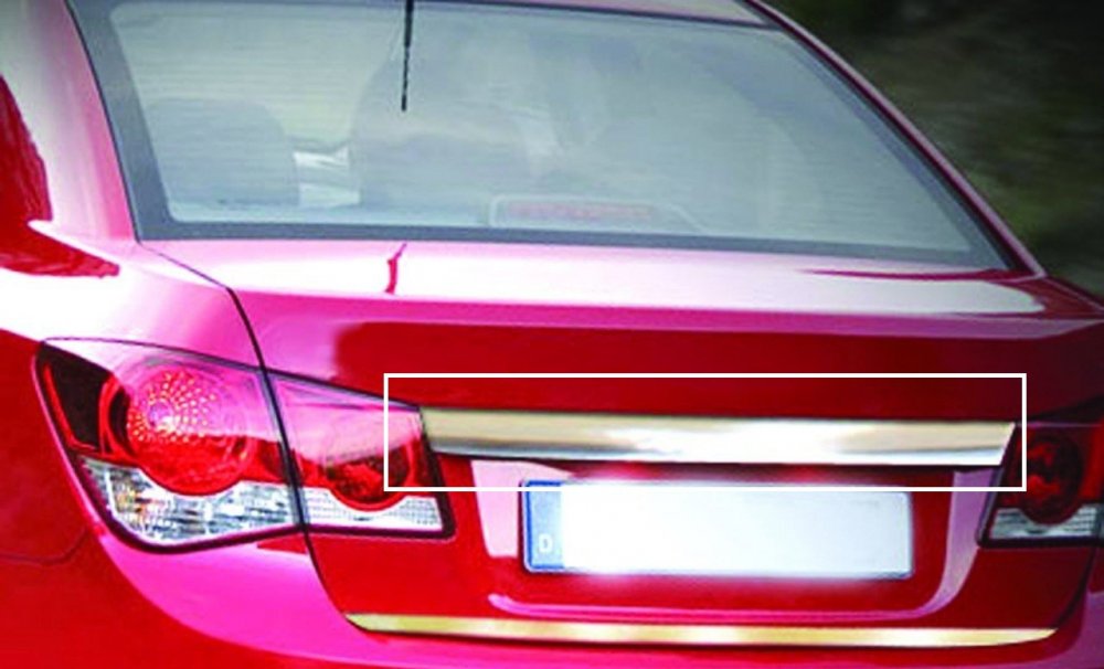 планка багажника форд фокус 2. хромированная накладка на крышку багажника шкода октавия а7. шильдик на vw caddy. накладка двери багажника форд фокус 2 хэтчбек. хром накладка на крышку багажника kia sorento (нижняя).