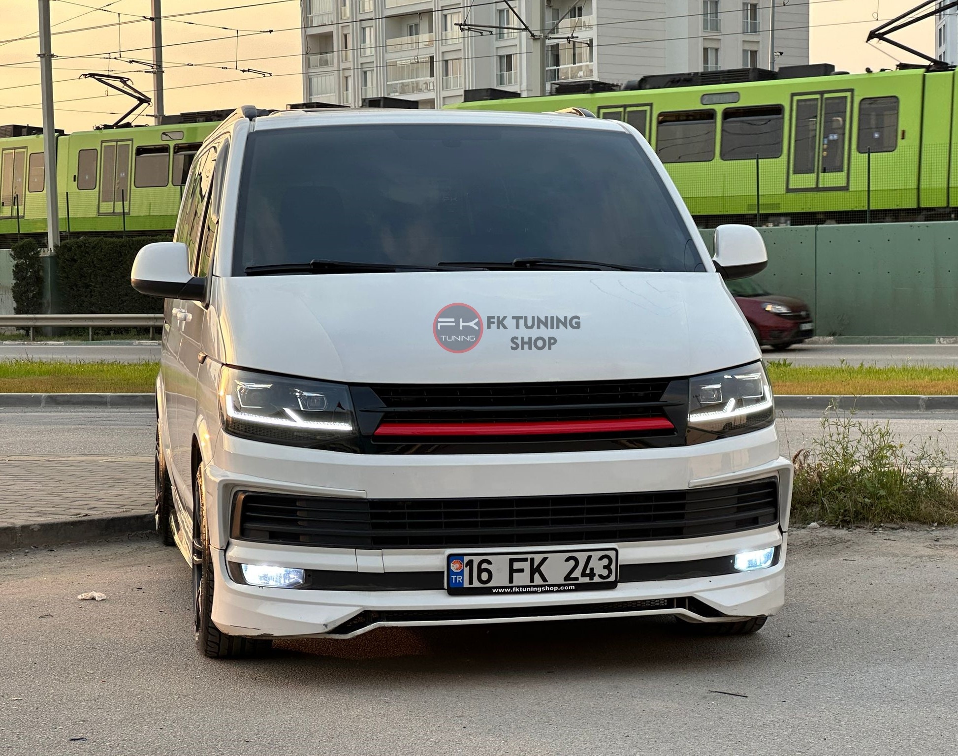 Volkswagen Transporter - Caravelle Logosuz R Ön Panjur 2015-2019