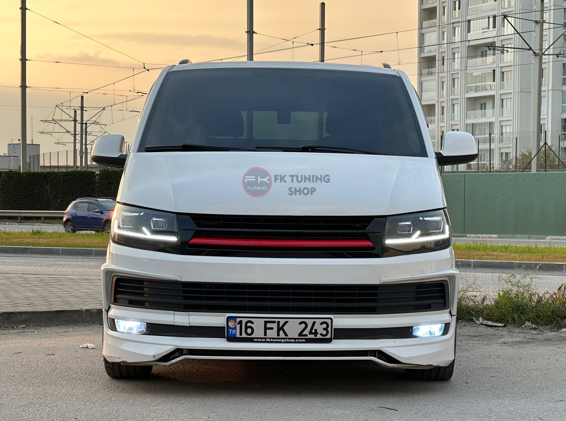 Volkswagen Transporter - Caravelle Logosuz R Ön Panjur 2015-2019