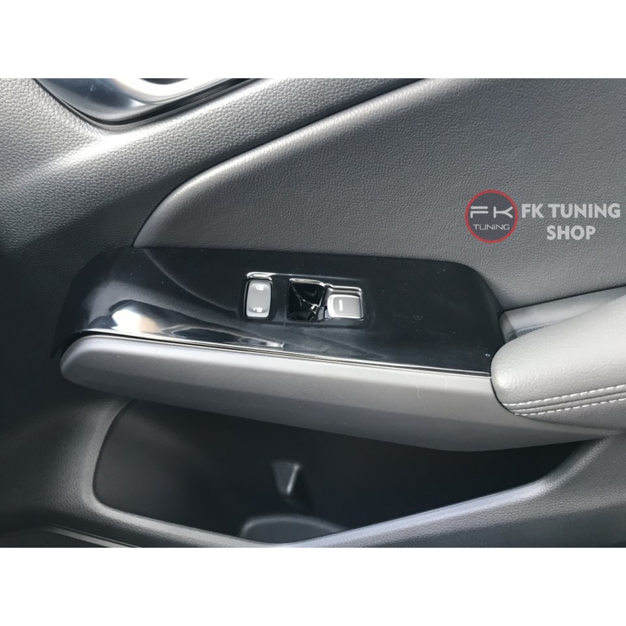Honda Civic FE Kapı Kontrol Kaplaması Pianoblack Renk 2022 ve üzeri