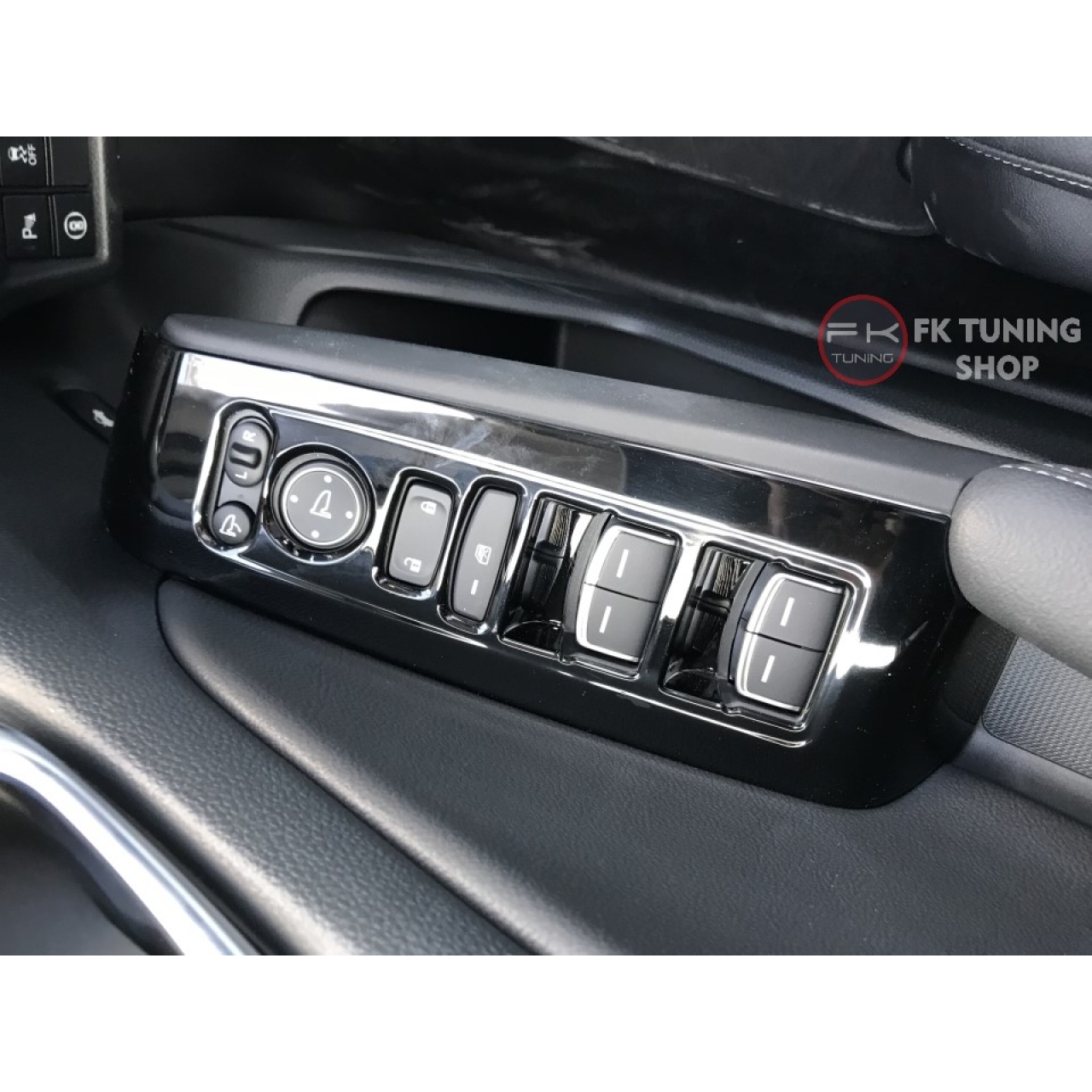 Honda Civic FE Kapı Kontrol Kaplaması Pianoblack Renk 2022 ve üzeri