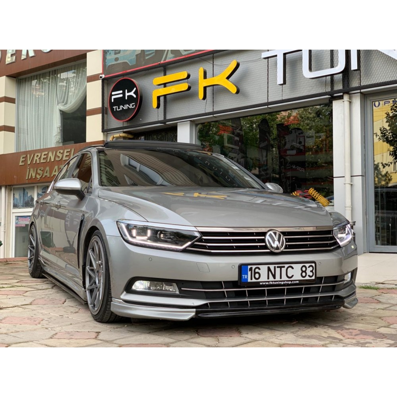 Volkswagen Passat B8 Krom Far Panjur Çıtası 3 Parça 2019 ve üzeri