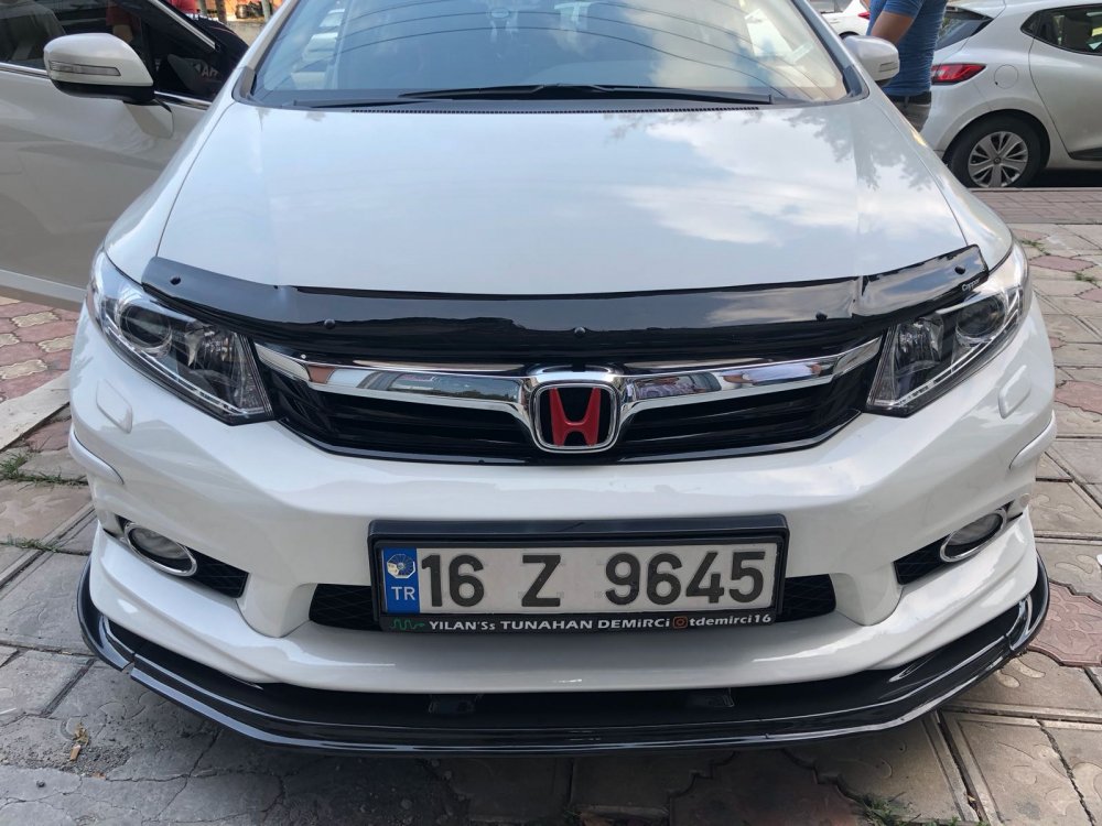 HONDA CİVİC FB7 3 PARÇA KANATLI ÖN LİP PARLAK SİYAH (plastik)