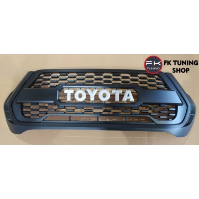 Toyota Hilux Ön Panjur Seti Siyah Renk Toyota Logolu 2021 ve üzeri